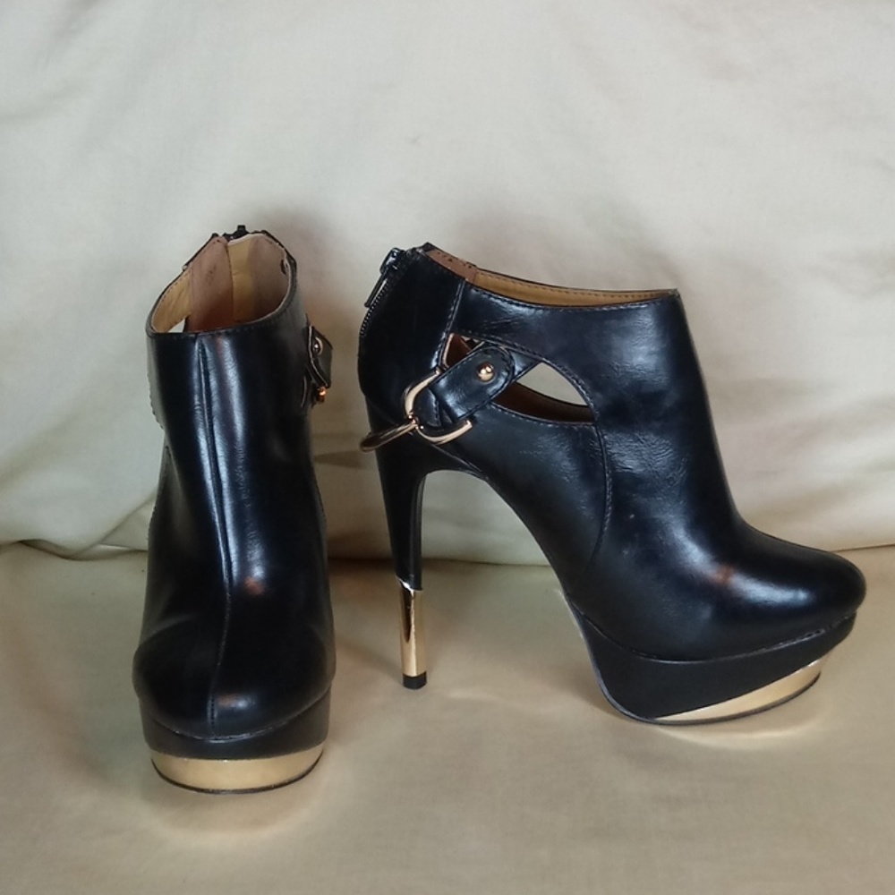 Sophia & Lee  Booties